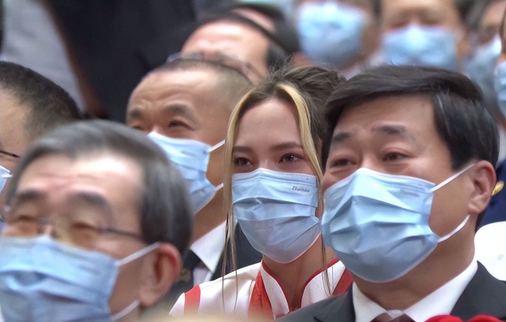 所幸的是，很长时间以来，我第一次有了重要的轮换人员，看到他们俩都复出回到阵容当中很高兴，但我们需要为球队做出正确的决定。